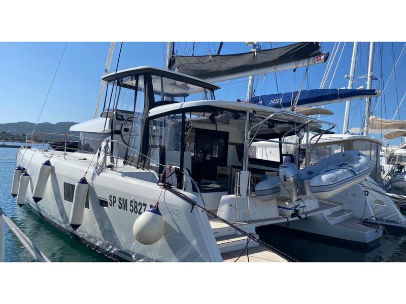 Book yachts online - catamaran - Lagoon 42 - Diadema (A/C, WM, Generator, Inverter) - rent