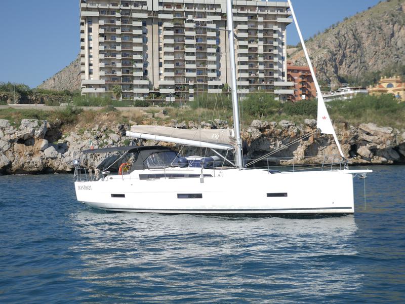 Book yachts online - sailboat - Dufour 430 - Bloody Mary - rent
