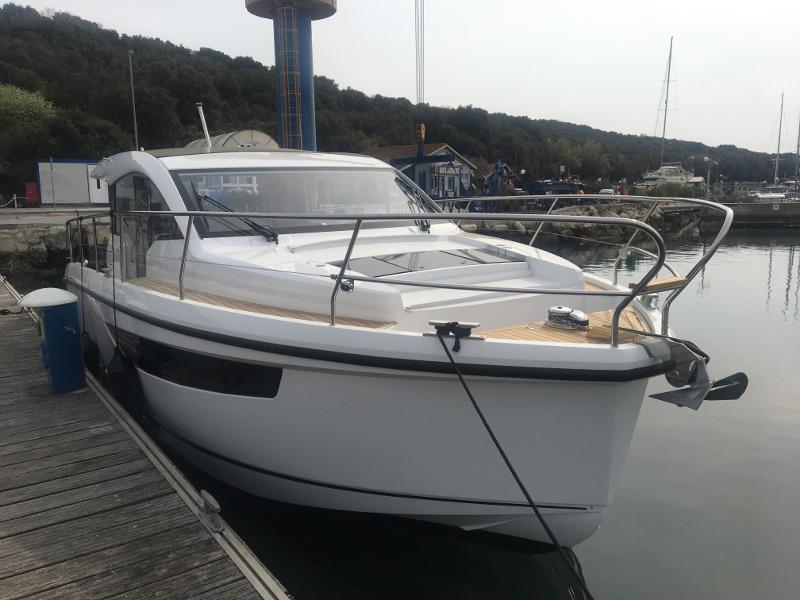Book yachts online - motorboat - Sealine C330 - Salona I - rent