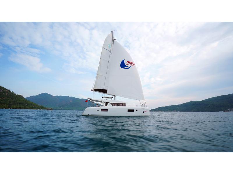 Book yachts online - catamaran - Lagoon 42 - Little Dream - rent