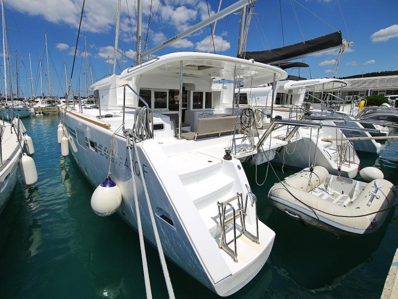 Book yachts online - catamaran - Lagoon 450  Flybridge - Mantra (Generator + watermaker) - rent