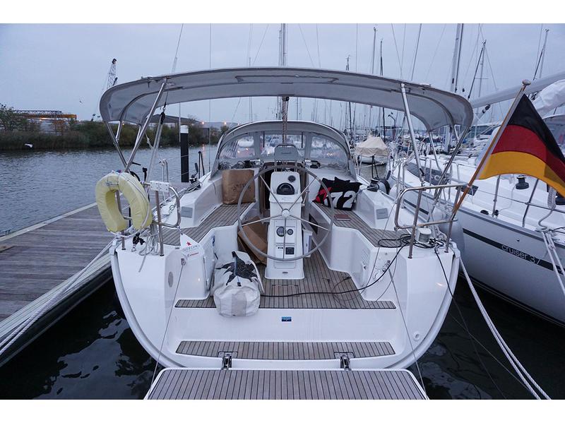 Book yachts online - sailboat - Bavaria Cruiser 32 - Sunrise - rent