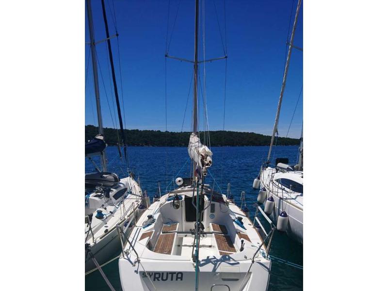 Book yachts online - sailboat - First 31.7 - Ruta - rent