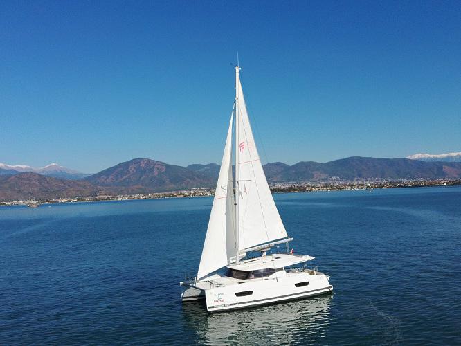 Book yachts online - catamaran - Lucia 40 - El Camino - rent