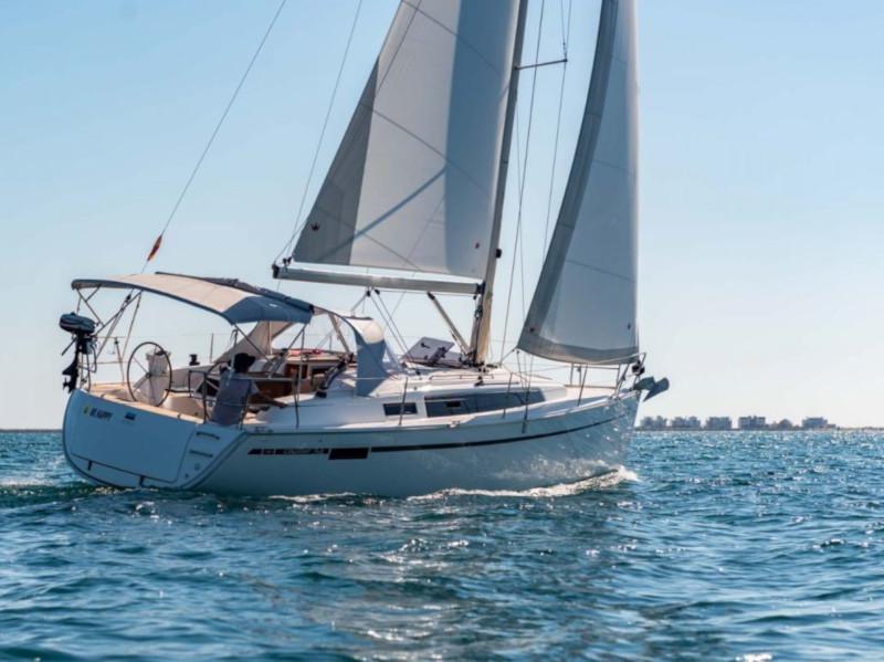 Book yachts online - sailboat - Bavaria 34 Cruiser - Be Happy - rent