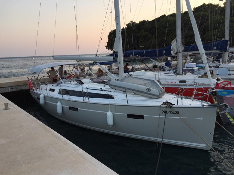 Book yachts online - sailboat - Bavaria 37 Cruiser - HM INO - rent