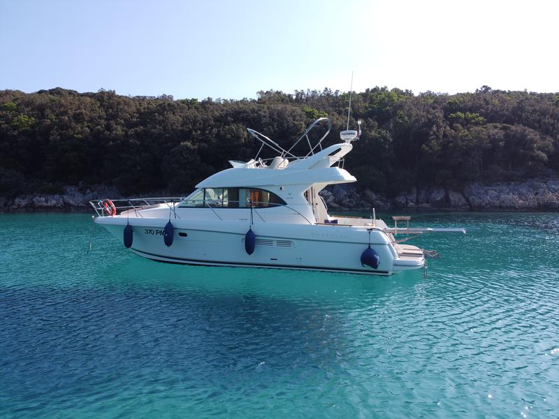 Book yachts online - motorboat - Prestige 36 Fly - Fortuna - rent