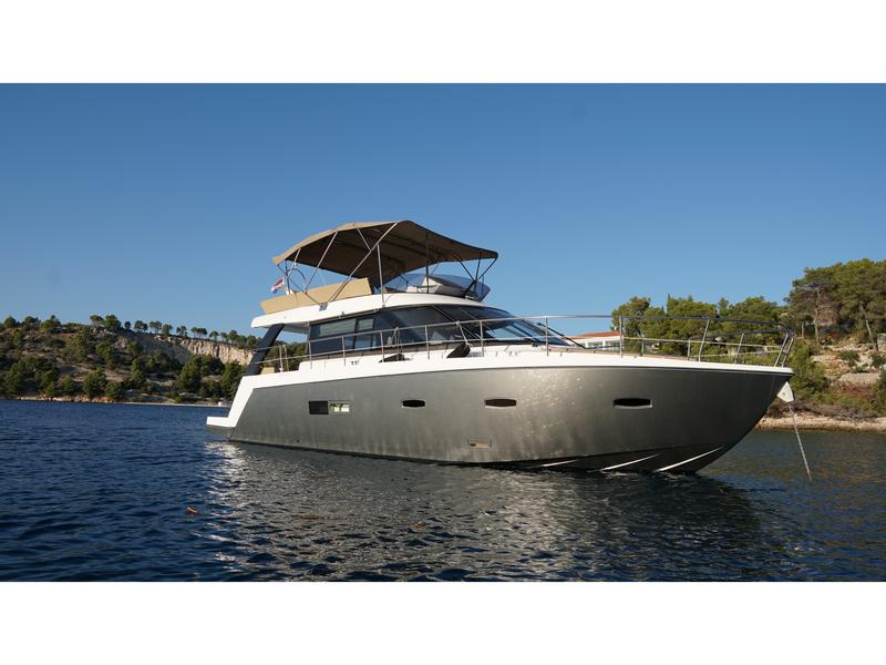 Book yachts online - motorboat - Sealine F 450 - Shuron - rent