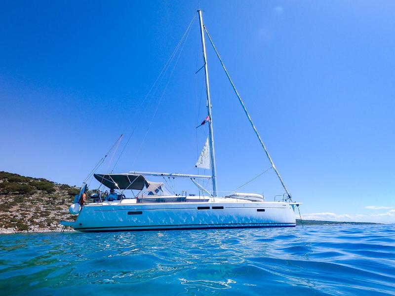Book yachts online - sailboat - Sun Odyssey 479 - Guinness  - 4 electric WC - new sails 2022 - rent