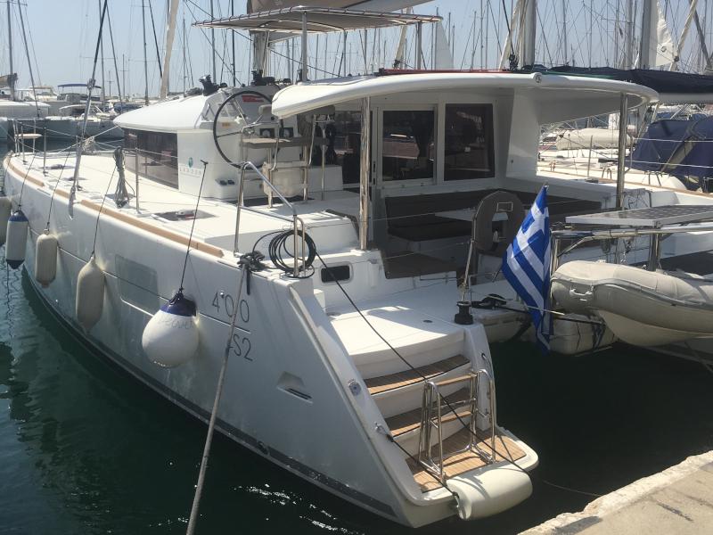 Book yachts online - catamaran - Lagoon 400 S2 - Royal Velvet - rent