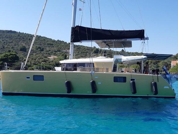 Book yachts online - catamaran - Lagoon 450 - Black Duck - rent