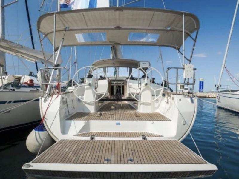 Book yachts online - sailboat - Bavaria 40 Cruiser S - Black Magic - rent