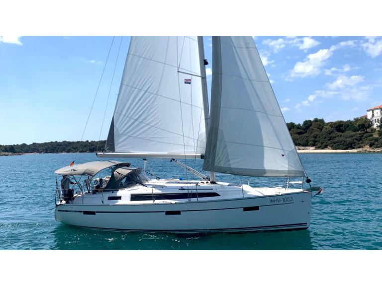 Book yachts online - sailboat - Bavaria Cruiser 37 - Bibi - rent