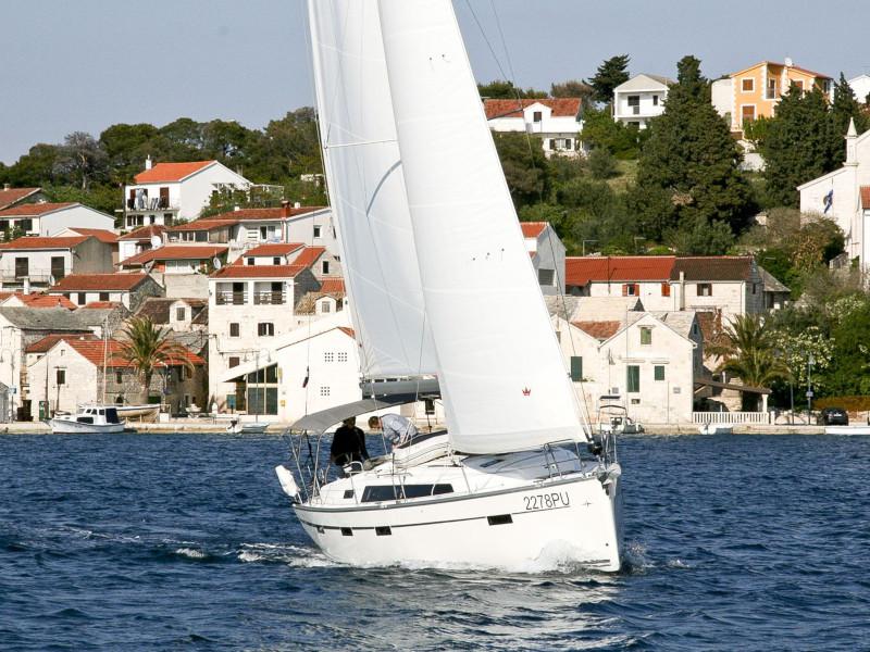 Book yachts online - sailboat - Bavaria Cruiser 41 - Maestral - rent