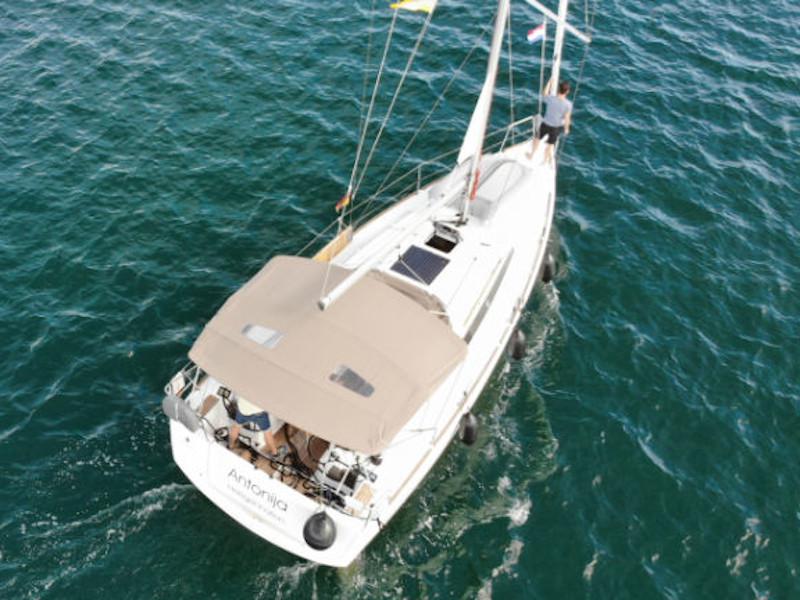 Book yachts online - sailboat - Sun Odyssey 349 - 2 Cab - Antonija - rent