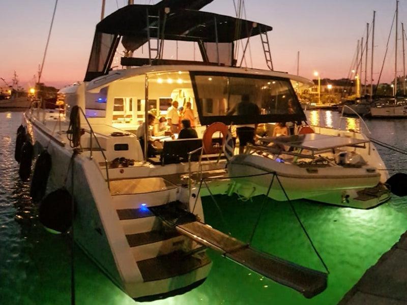 Book yachts online - catamaran - Lagoon 450  Flybridge - Alkyone - rent