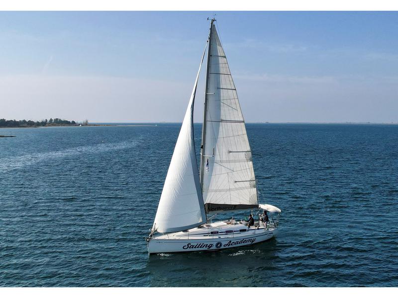 Book yachts online - sailboat - Bavaria 35 Match - NorthWind II - rent
