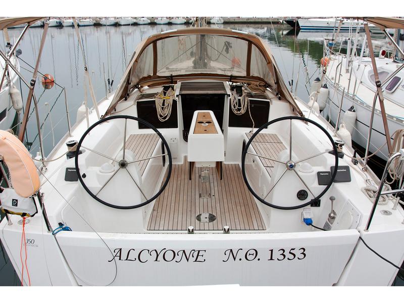 Book yachts online - sailboat - Dufour 350 Grand Large - Alcyone - rent