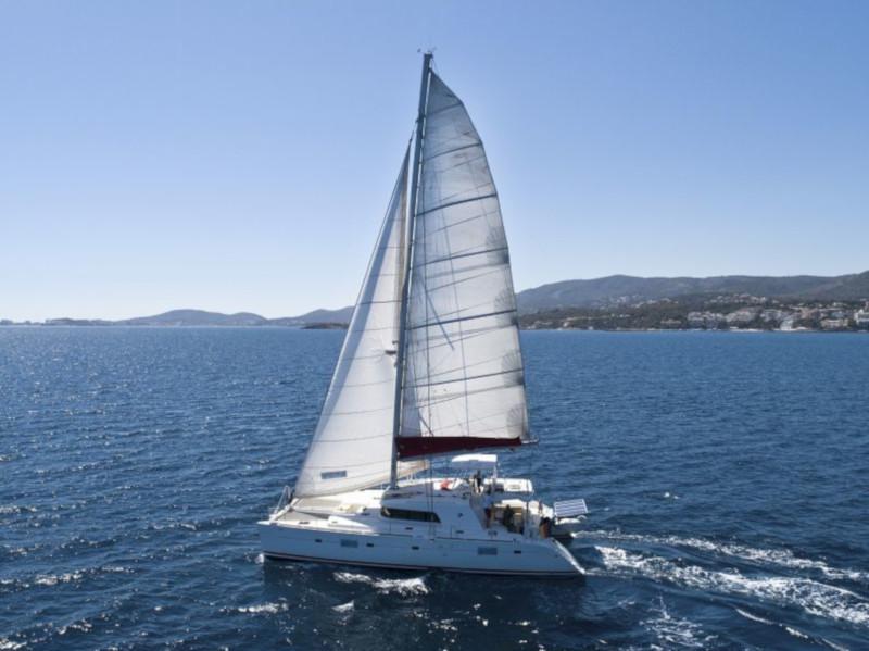 Book yachts online - catamaran - Lagoon 500 - Twin Dolphins - rent