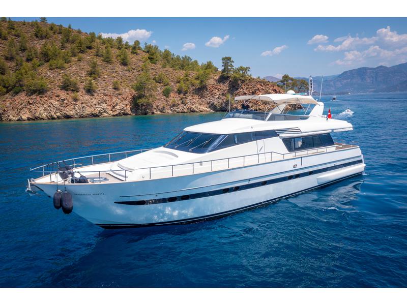 Book yachts online - motorboat - San Lorenzo 72 - Barbarossa Moratti - rent