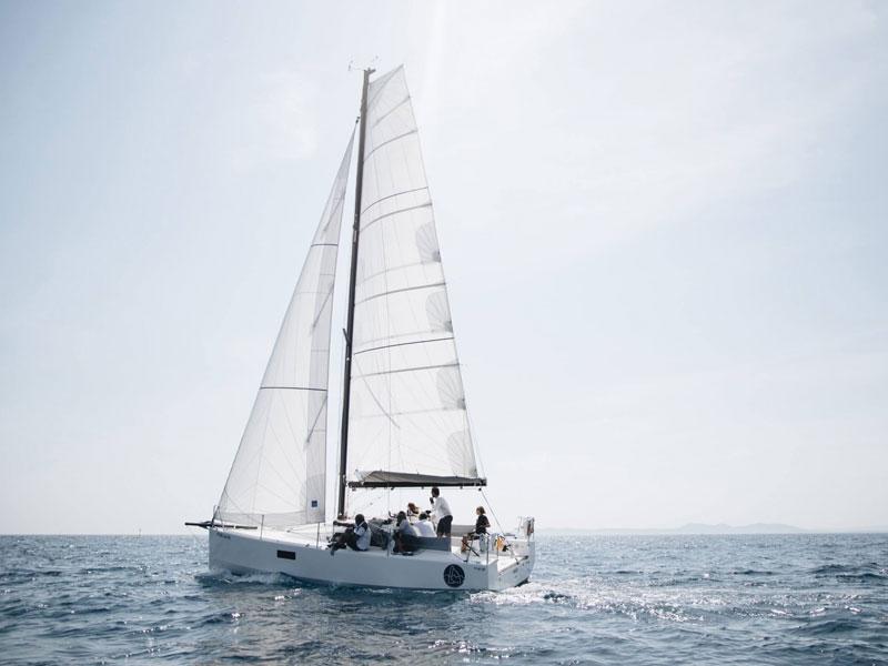 Book yachts online - sailboat - Pogo 30 - Acrux - rent
