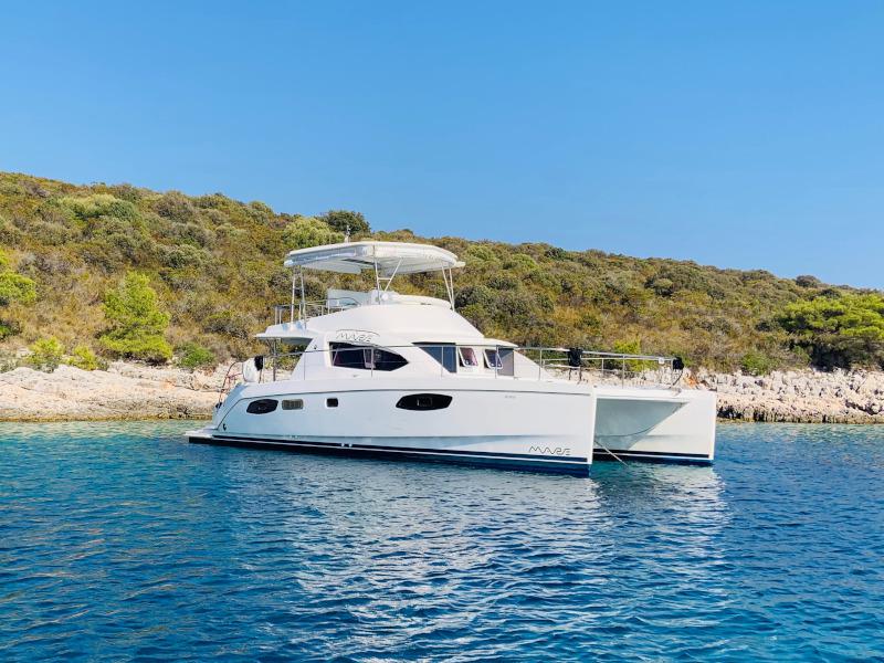Book yachts online - powercatamaran - Leopard 39 PC - Alana - rent