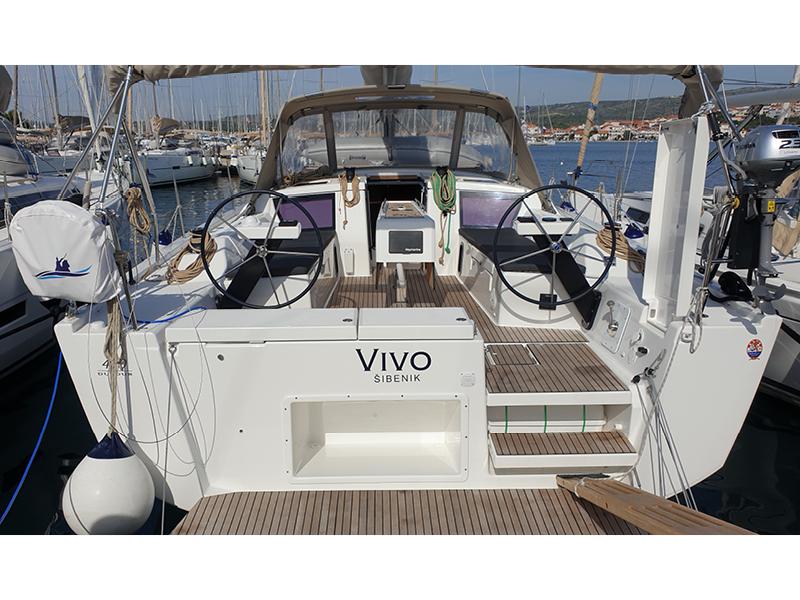 Book yachts online - sailboat - Dufour 430 Grand Large - Vivo - rent