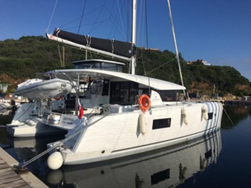 Book yachts online - catamaran - Lagoon 42 - Happy Lagoon - rent