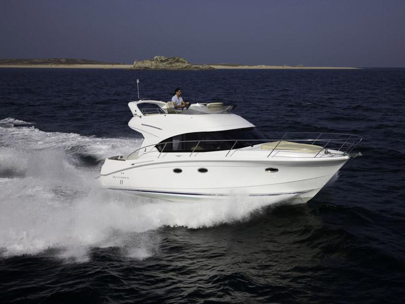 Book yachts online - motorboat - Beneteau Antares 36 - Mandalina II - rent