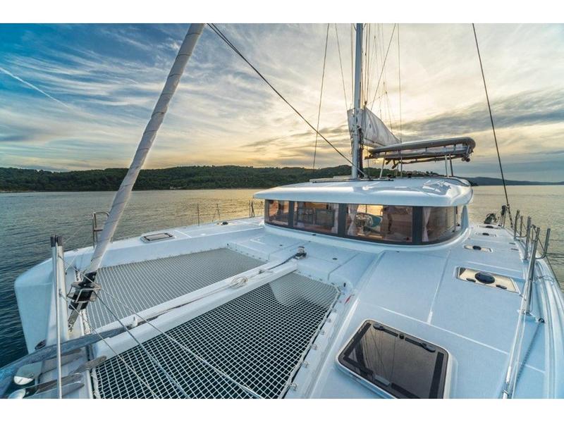 Book yachts online - catamaran - Lagoon 42_2020 - sy_2059 - rent