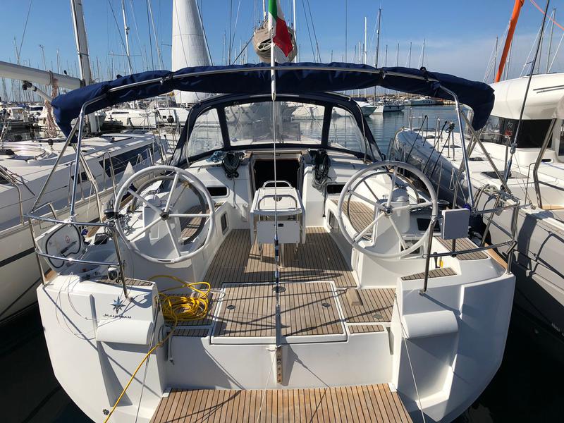 Book yachts online - sailboat - Sun Odyssey 519 - Giuncatello - rent