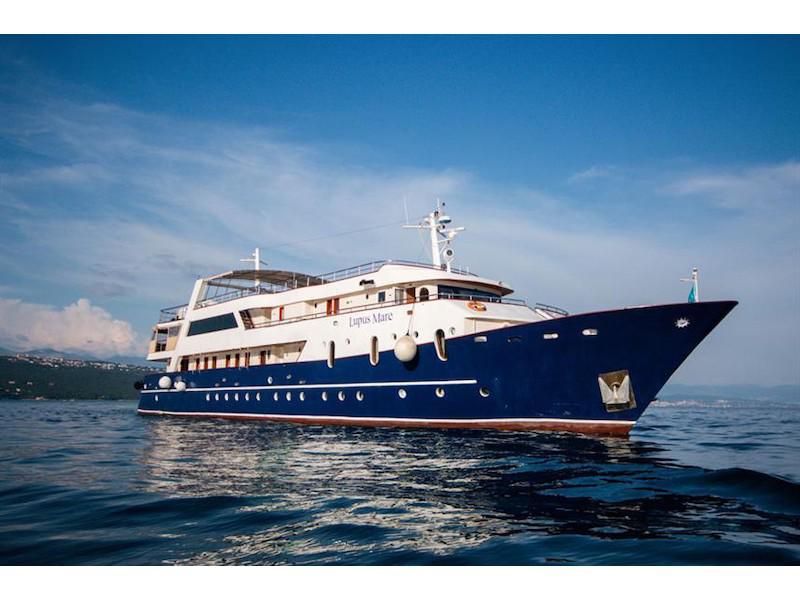 Book yachts online - motorboat - Motoryacht Lupus Mare - Lupus Mare - rent