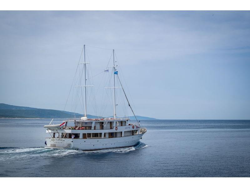 Book yachts online - motorboat - Motoryacht Afrodita - Afrodita - rent
