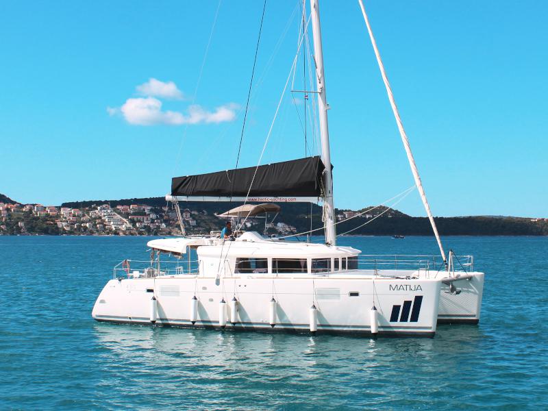 Book yachts online - catamaran - Lagoon 450 Fly - MATIJA (AC in Salon and cabin + generator) - rent