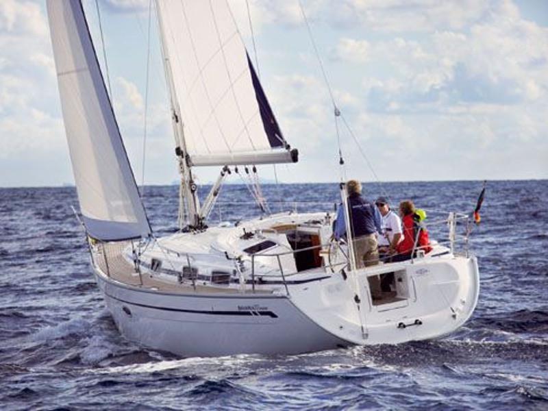 Book yachts online - sailboat - Bavaria 37 Cruiser - EC- 37B-07-G - rent