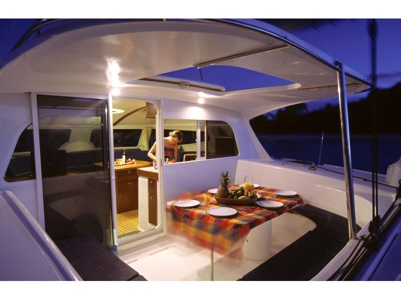 Book yachts online - catamaran - Nautitech 40 Open - Mystic Blue - rent