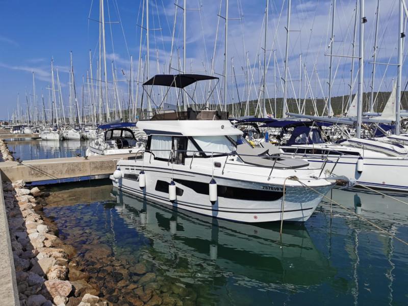 Book yachts online - motorboat - Merry Fisher 1095 FLY - Mala Sirena - rent