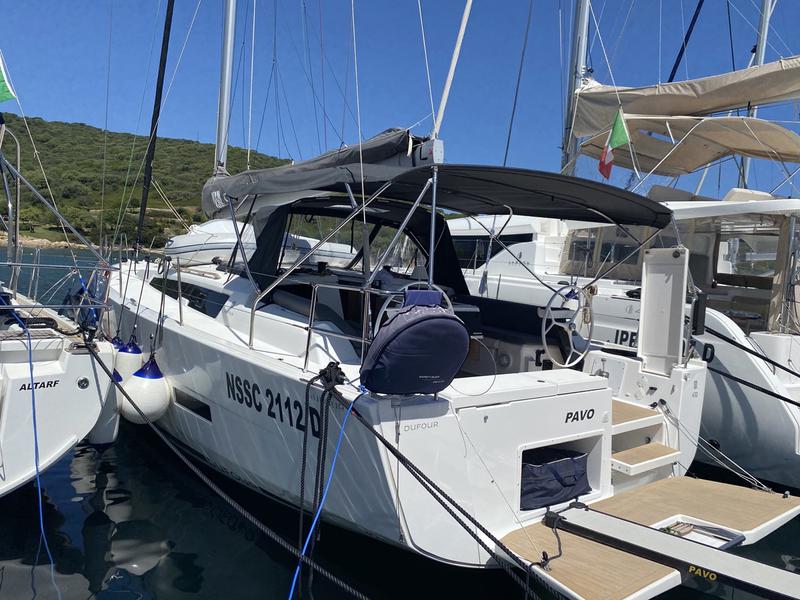 Book yachts online - sailboat - Dufour 430 Grand Large - Pavo - rent