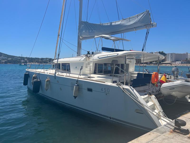 Book yachts online - catamaran - Lagoon 450  Flybridge - Ocean Mares - rent
