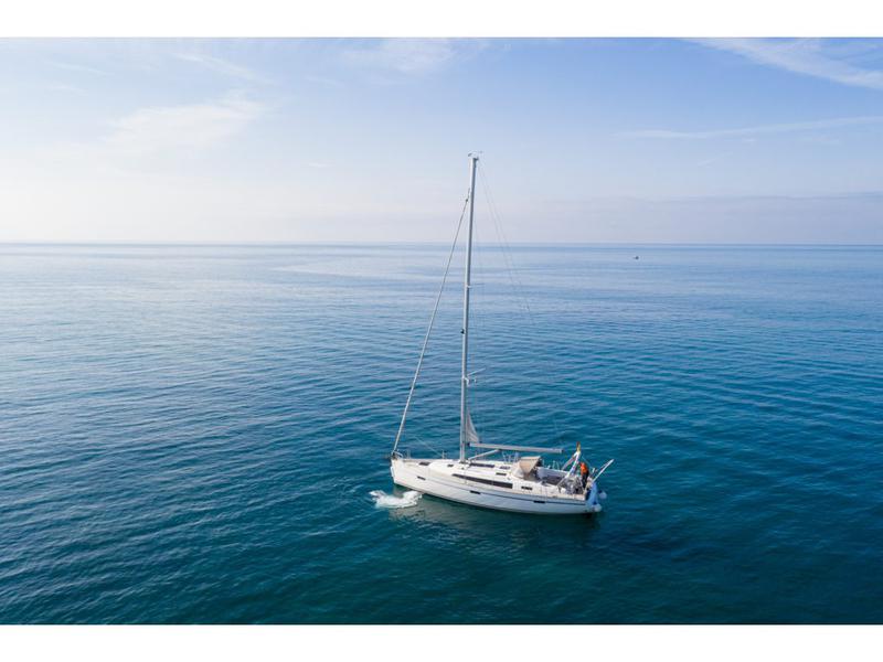 Book yachts online - sailboat - Bavaria Cruiser 41 - Libeccio - rent