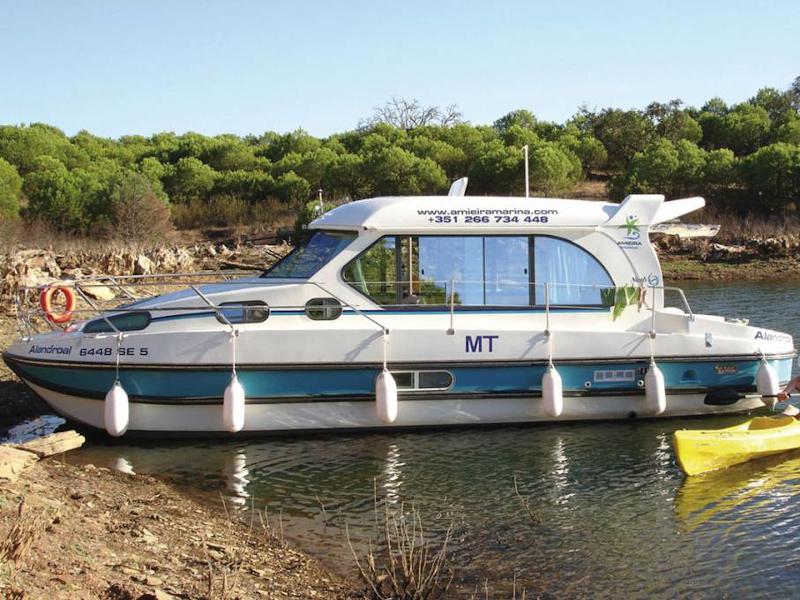Book yachts online - motorboat - Sedan 1010 - MANDOLINE FR - rent