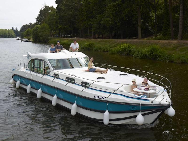 Book yachts online - motorboat - Estivale Sixto - ARZENS FR - rent