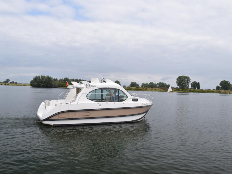 Book yachts online - motorboat - Estivale Duo - Maastricht NL - rent