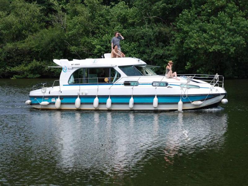 Book yachts online - motorboat - Sedan 1170 - JUILLY FR - rent