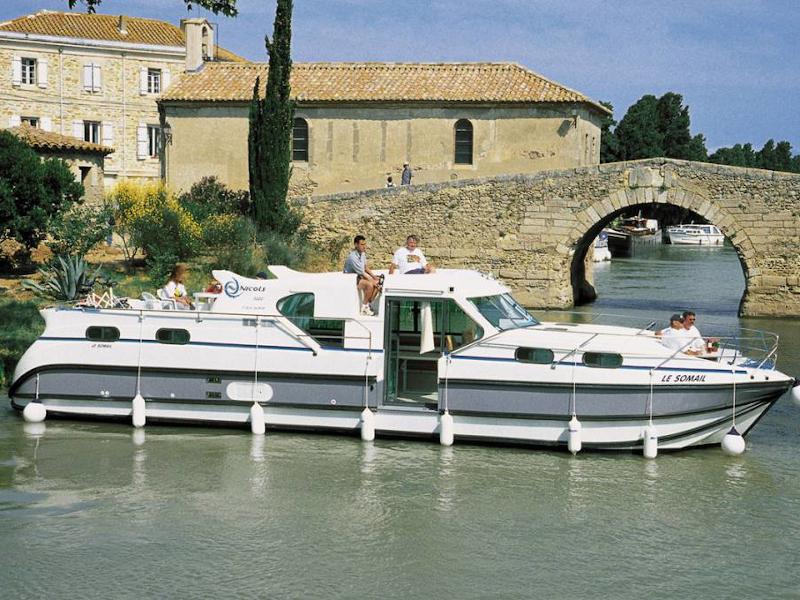 Book yachts online - motorboat - Confort 1350 B - GLENAC FR - rent
