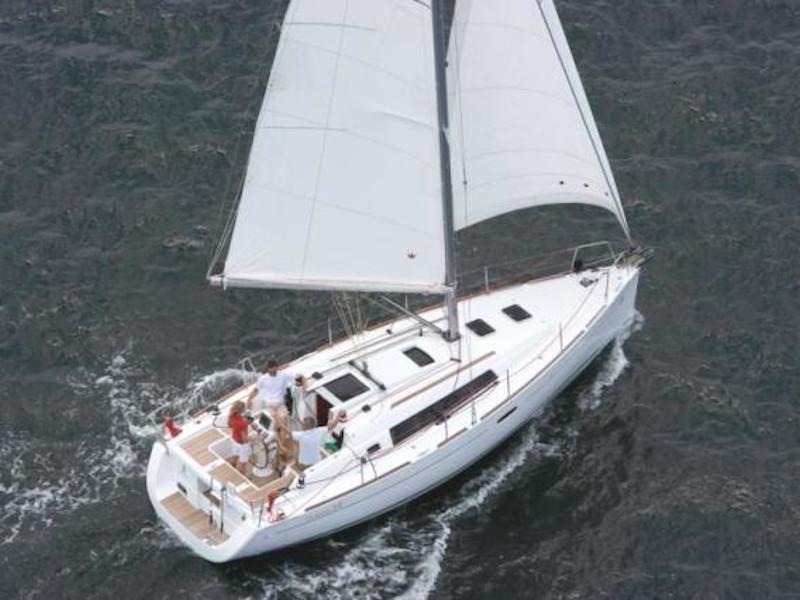 Book yachts online - sailboat - Oceanis 34 - Dizzy Lizzy - rent