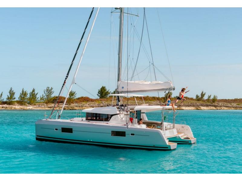 Book yachts online - catamaran - Lagoon 42 - Alphonse - rent
