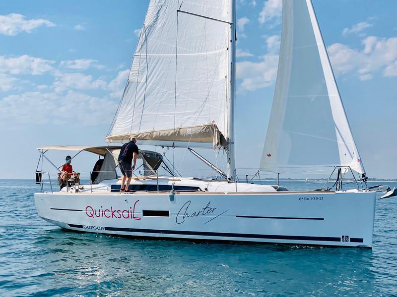 Book yachts online - sailboat - Dufour 360 - Amaia - rent
