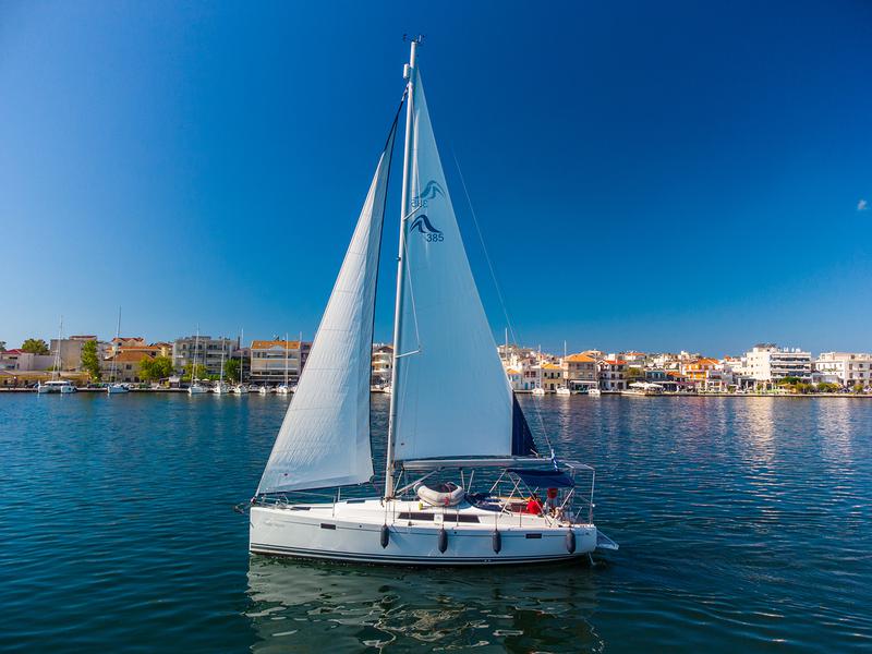 Book yachts online - sailboat - Hanse 385 - Happy Impuls - rent