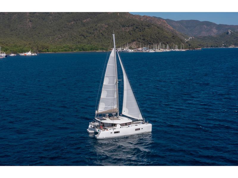 Book yachts online - catamaran - Lagoon 42 - Liquid Asset - rent